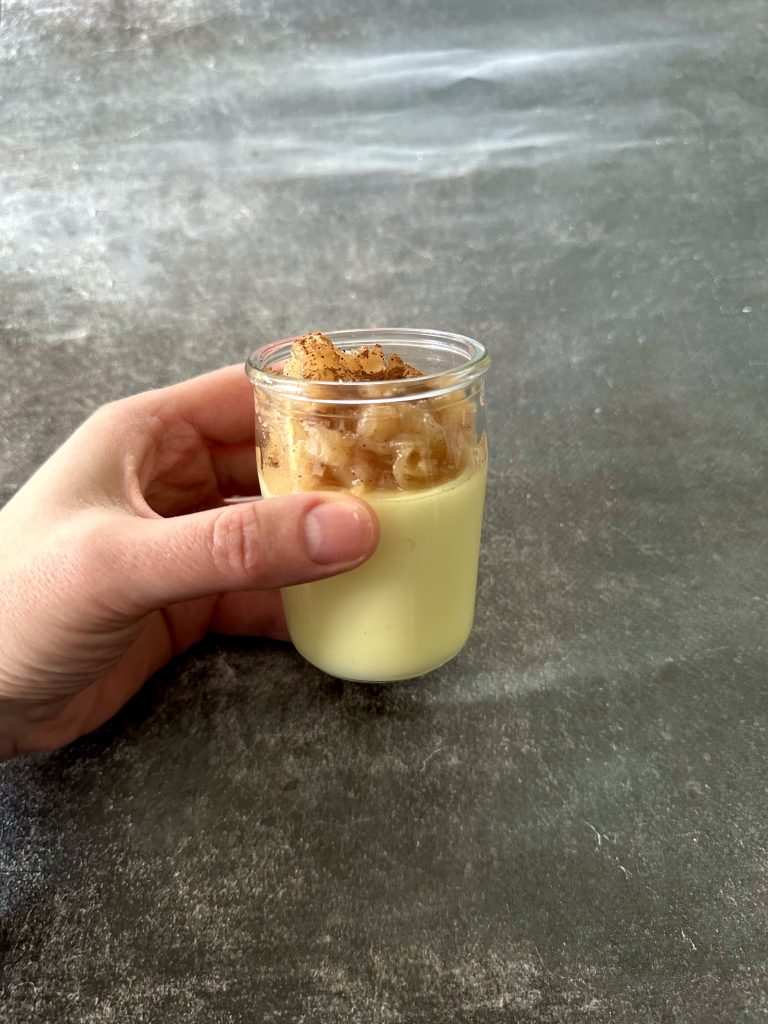 Crème vanille et pommes caramélisées